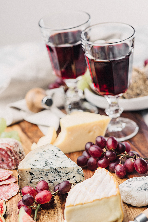 Käse- und Wurstspezialitäten zum Wein