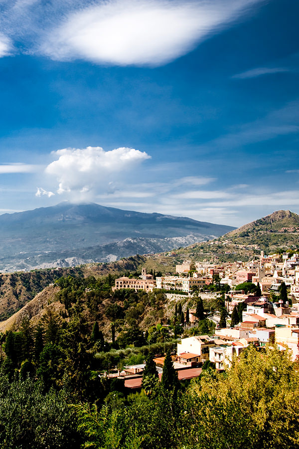 Sizilien: Der Vulkan Ätna im Hintergrund